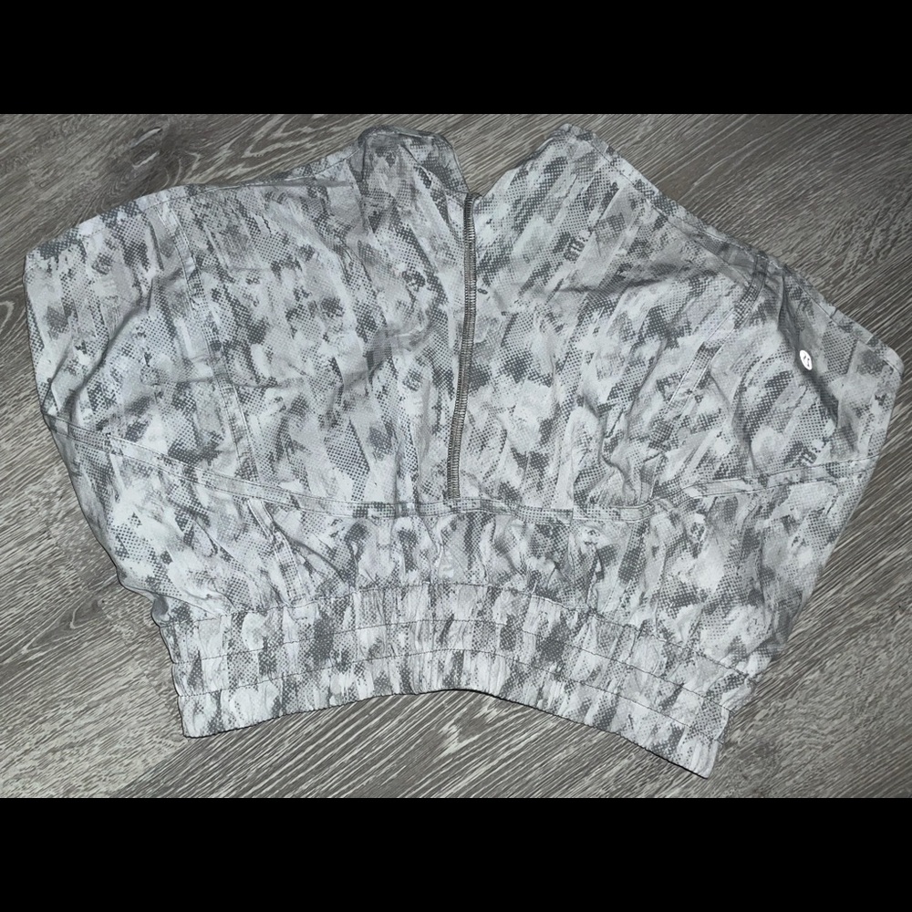 Tracker shorts lululemon size 8